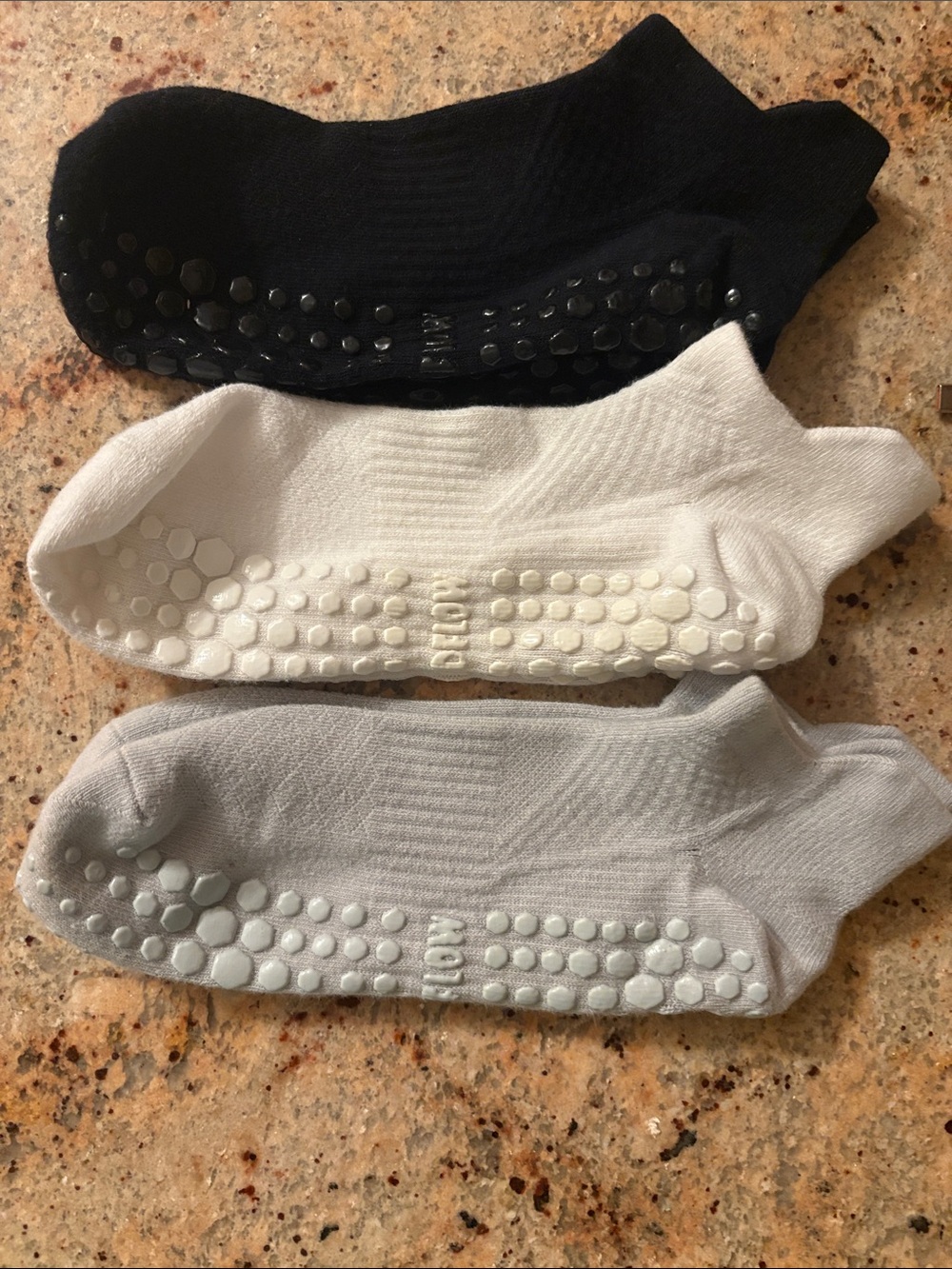 Women's No-Show Grip Athletic Socks - Black, White & Light Gray - 4 pack